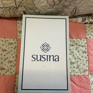 Susina White and Blue Box